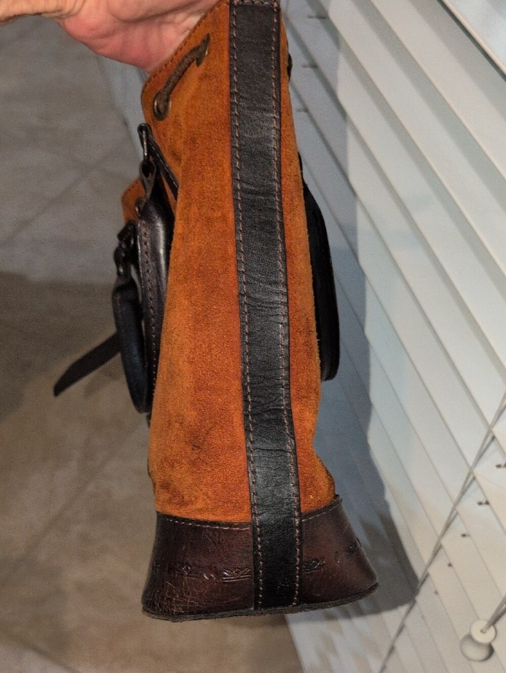 Manta Medallion Cinch Bucket Bag - Vintage - Picture 10 of 14